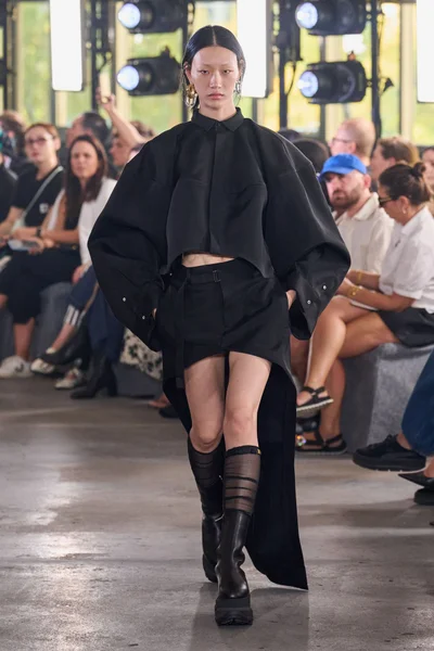 Look 10